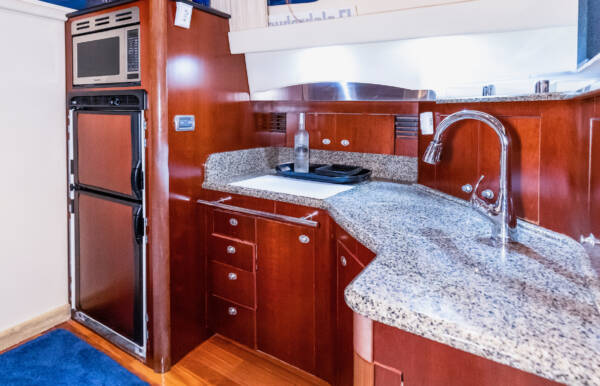 Sea Ray 48' - Image 23